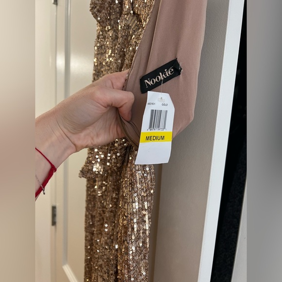 ☀️NWT NOOKIE GOLD SHIMMER HALTER GOWN sequin dress-M - Picture 4 of 4
